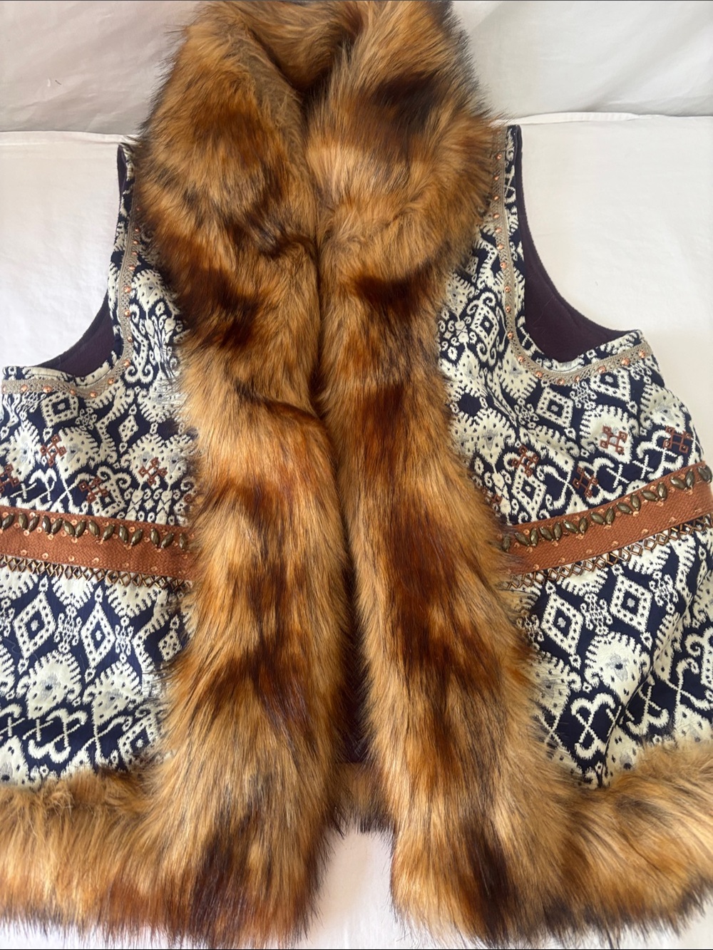 Sundance Brown Faux Fur-Trimmed Patterned Vest. Size Large.
